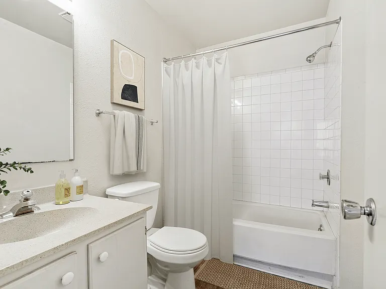 Eastchester Ridge Apartments — Photo 45