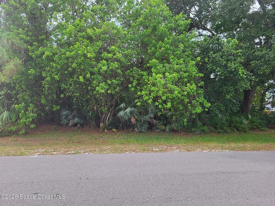 2nd image of 950 Pyracantha St NW