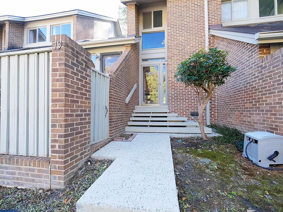 1st image of 13 Gardenwood Ct
