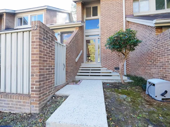 13 Gardenwood Ct, Columbia, SC 29209