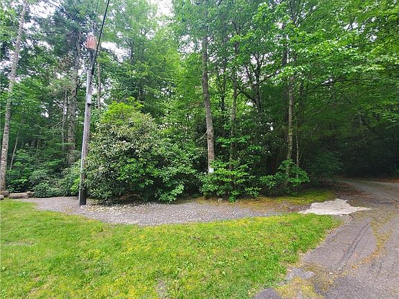 2nd image of 113 Clover Hollow Ln