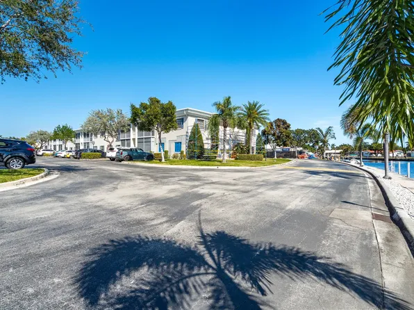 140 Cypress Club Drive #422, Pompano Beach, FL 33060