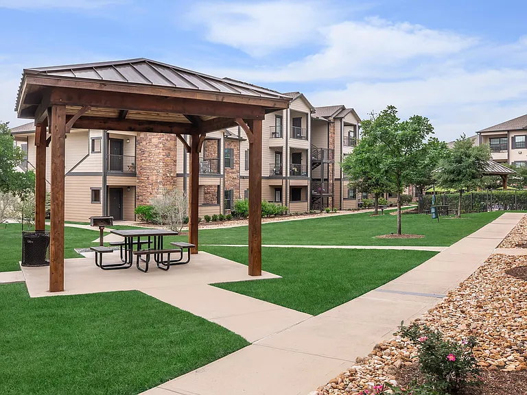 Hudson Trails Apartments — Photo 17