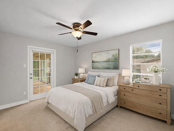 5th image of 902 Emerald Wood Dr