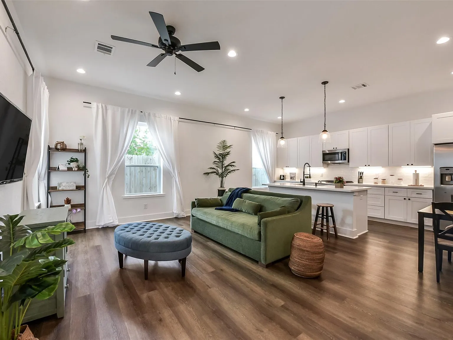 3 bed, 2.5 bath, 1650 sqft, $2,750 — Photo 4