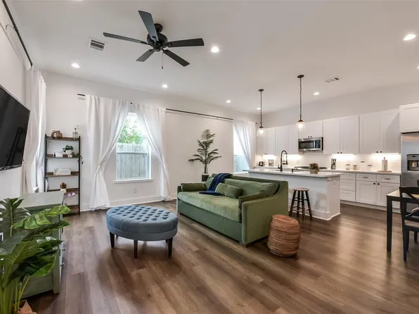 1228 McNeil St, Houston, TX 77009