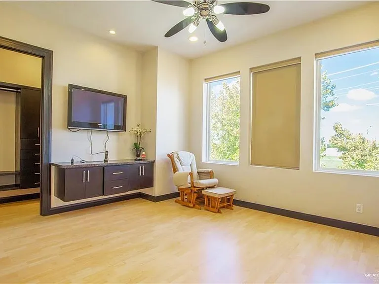 309 N Mockingbird Ave #H — Photo 8