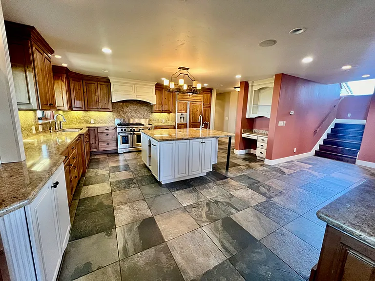 300 Corona Rd — Photo 18