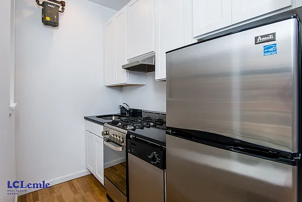 Rented by LC Lemle Real Estate Group | media 6