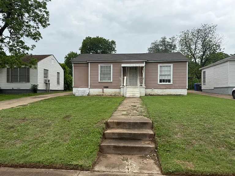 2621 Windsor Ave — Photo 1