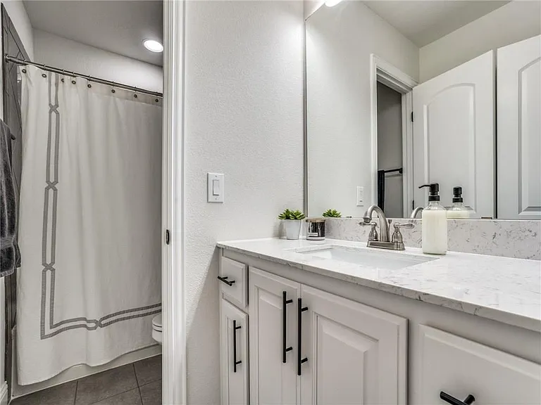 5517 Holloway Hl — Photo 16