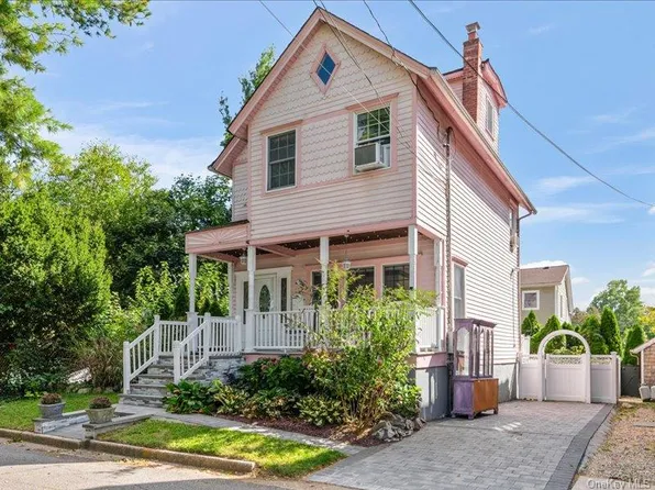 39 12th Avenue, Sea Cliff, NY 11579