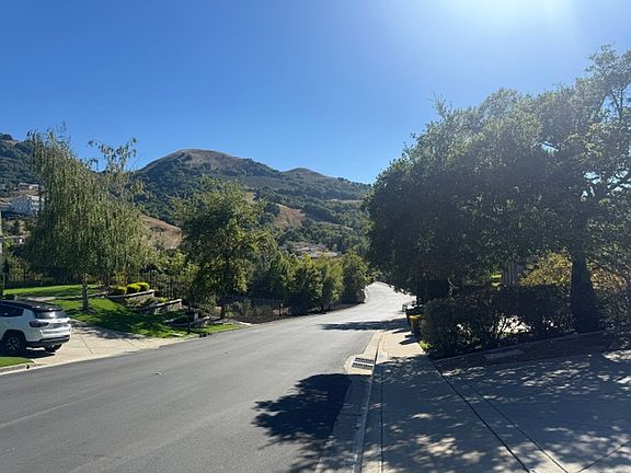 2nd image of 3581 Ashbourne Cir