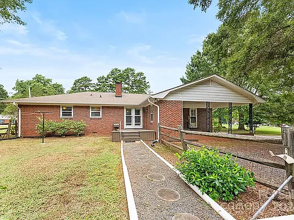8105 Douglas Dr — Photo 2