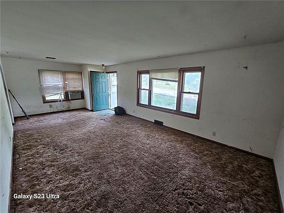3rd image of 901 N 10th St