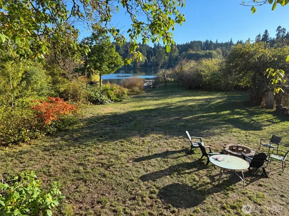 221 NW Gowen Place, Bainbridge Island, WA 98110
