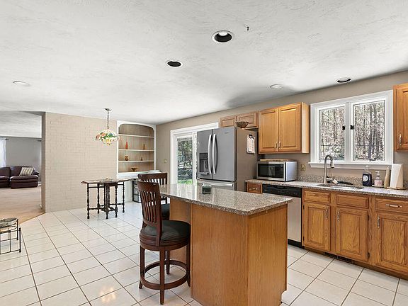 5th image of 12 Moulton Street