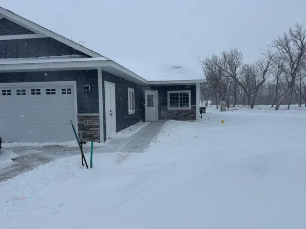 915 Golf Course Rd NW, Hutchinson, MN 55350