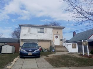 61 Botsford St, Hempstead, NY