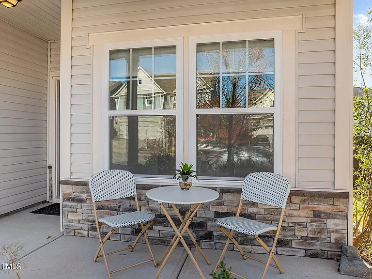 205 Michelangelo Pl — Photo 3