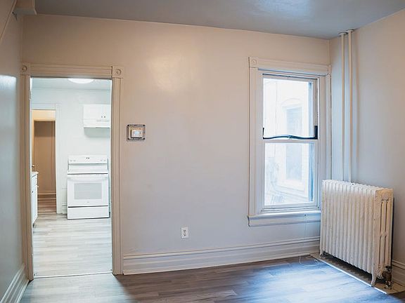 3rd image of 903 1/2 W Allen St Floor 1
