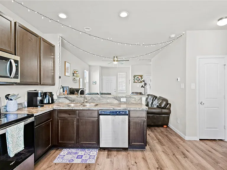 984 Rice Dr — Photo 5