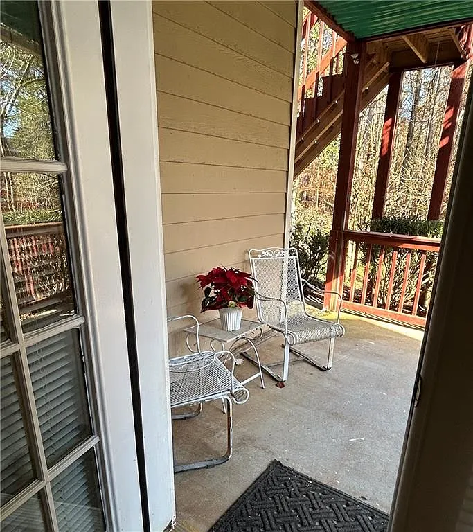 1 bed, 1.0 bath, 850 sqft, $1,300 — Photo 2
