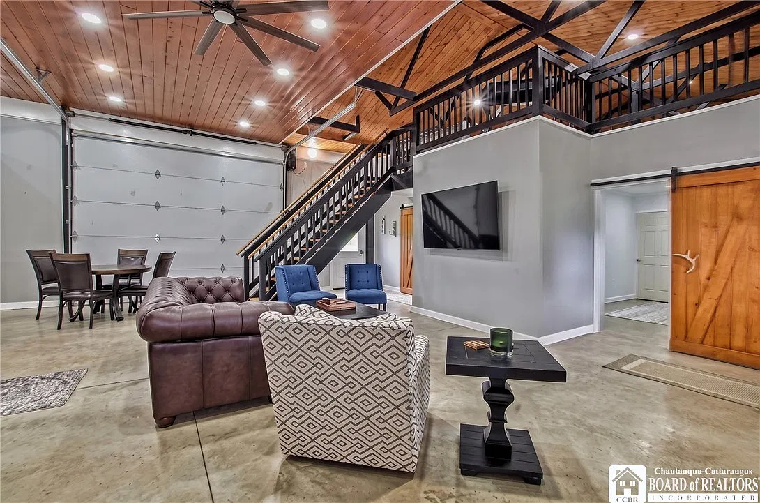 2 bed, 1.0 bath, 1767 sqft, $2,500 — Photo 4