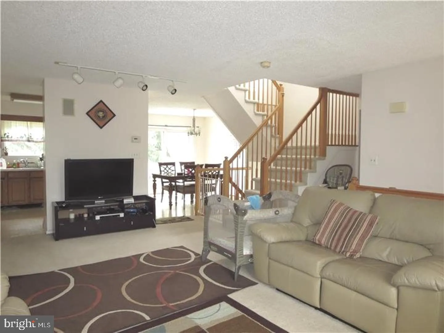 3 bed, 2240 sqft, $3,800 — Photo 3