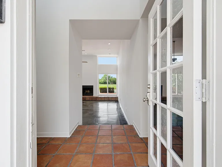 2810 Lake View Dr — Photo 16