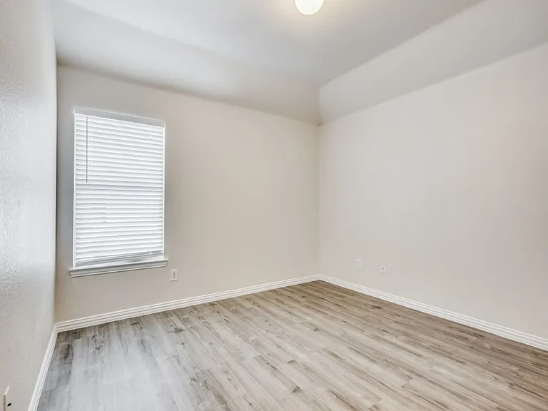 1901 Templegate Dr — Photo 20
