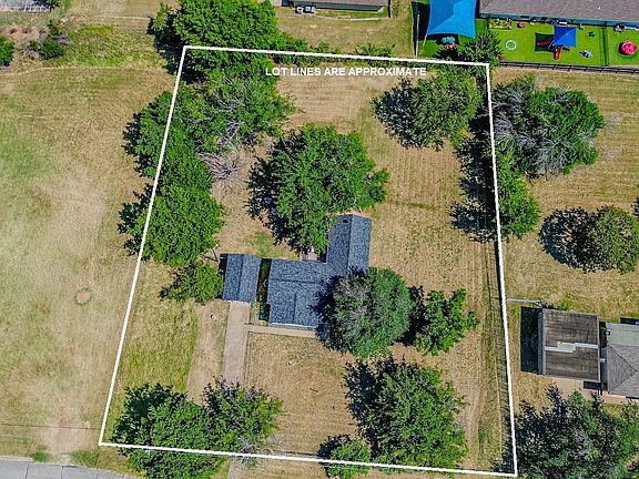 5th image of 1813 Clear Lake Rd