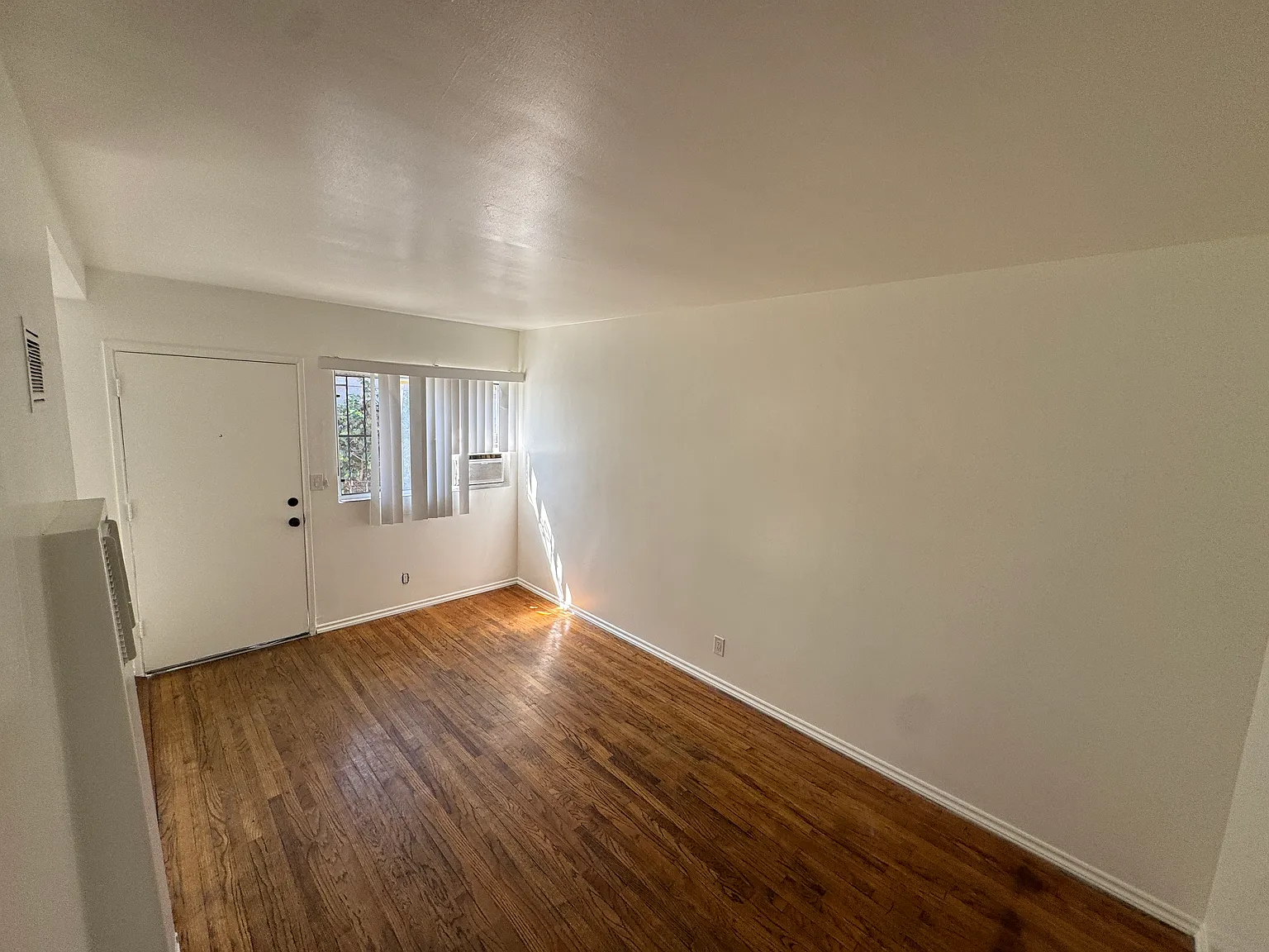 2 bed, 500 sqft, $2,250 — Photo 3