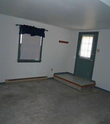 3rd image of 404 Kingswood Ter