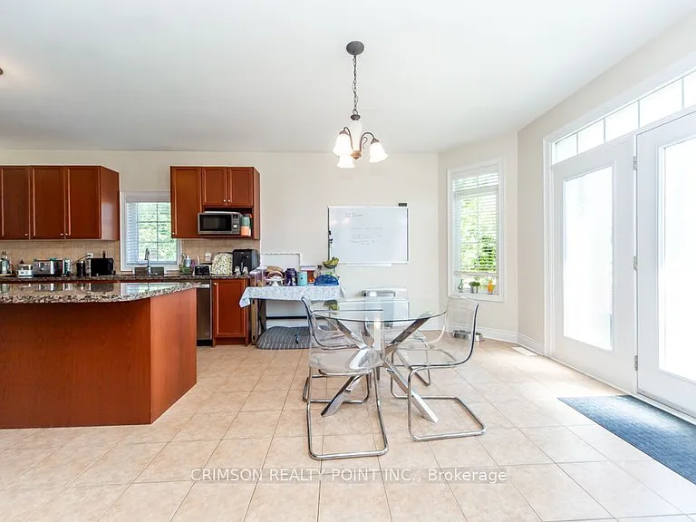 2304 Canterbury Cres — Photo 16