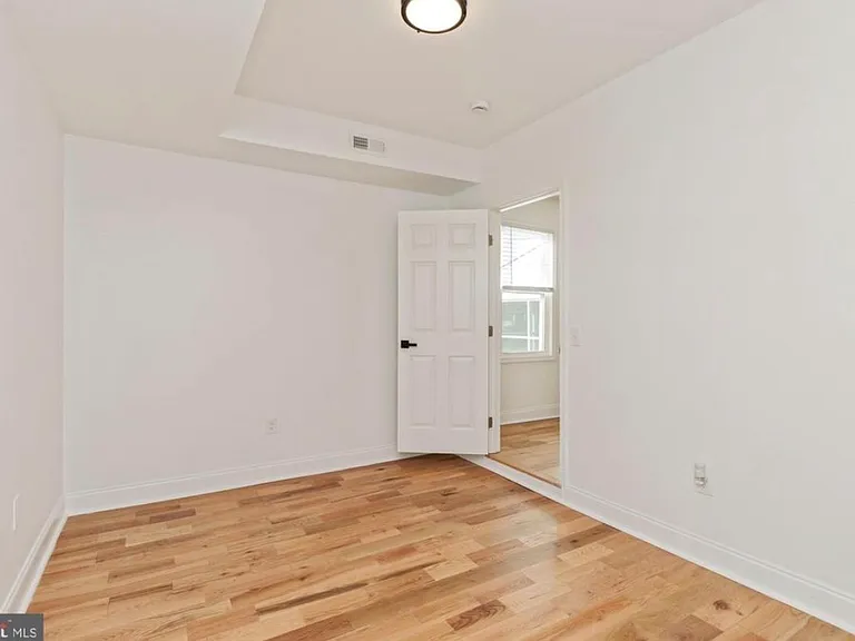 602 S Hammonds Ferry Rd — Photo 14