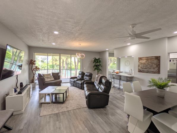 105 Half Moon Circle #F2, Hypoluxo, FL 33462
