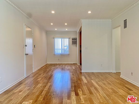 3rd image of 1233 N Harper Ave APT 8