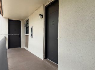 8419 Forest Hills Dr APT 302, Pompano Beach, FL 33065