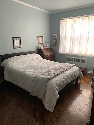 Rented by Halvatzis Realty | media 10