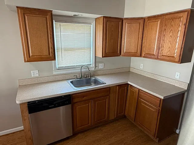3 bed, 1.5 bath, 1000 sqft, $1,600 — Photo 3