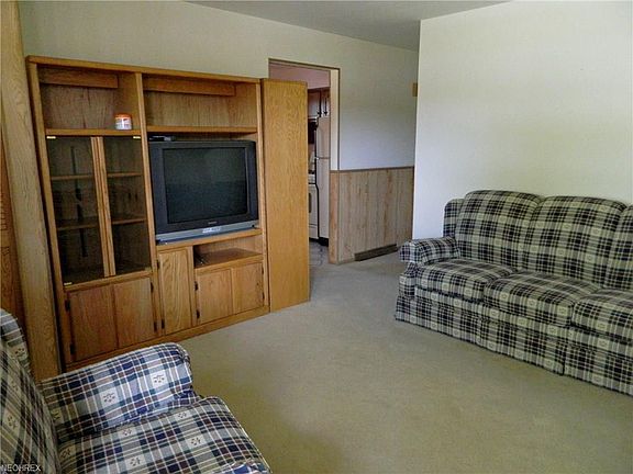 3rd image of 639 Hyatt Ave