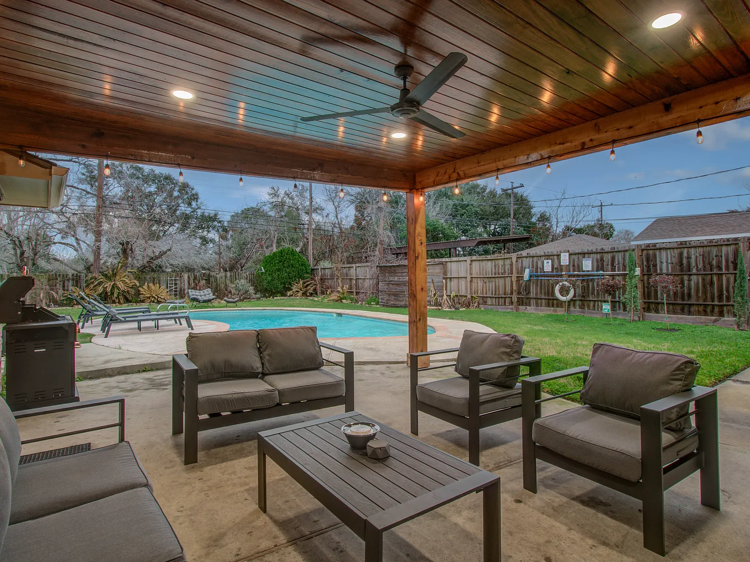 4 bed, 2156 sqft, $8,750 — Photo 2