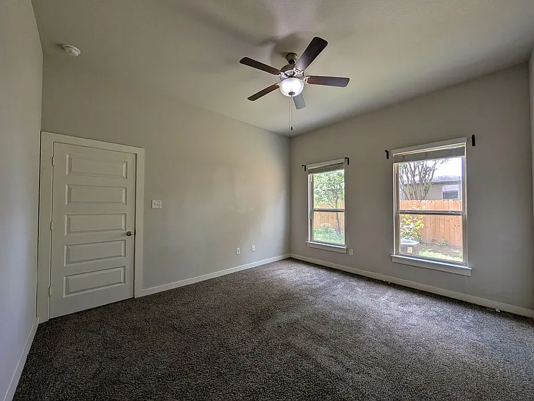 2237 Avery Vlg — Photo 16