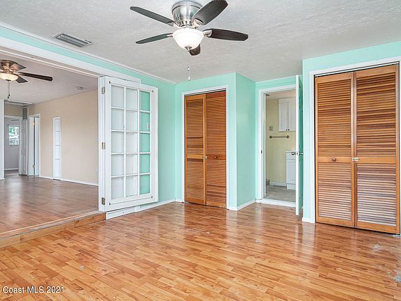4th image of 2423 Andrews Ave