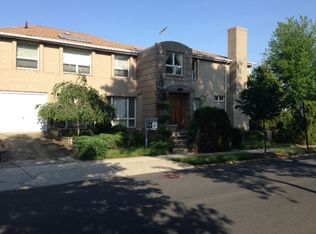 13703 75th Rd, Flushing, NY 11367