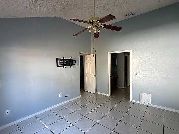 2205 Maryday Ct — Photo 14