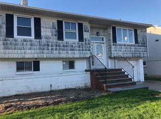 88 E 2nd St, Freeport, NY 11520