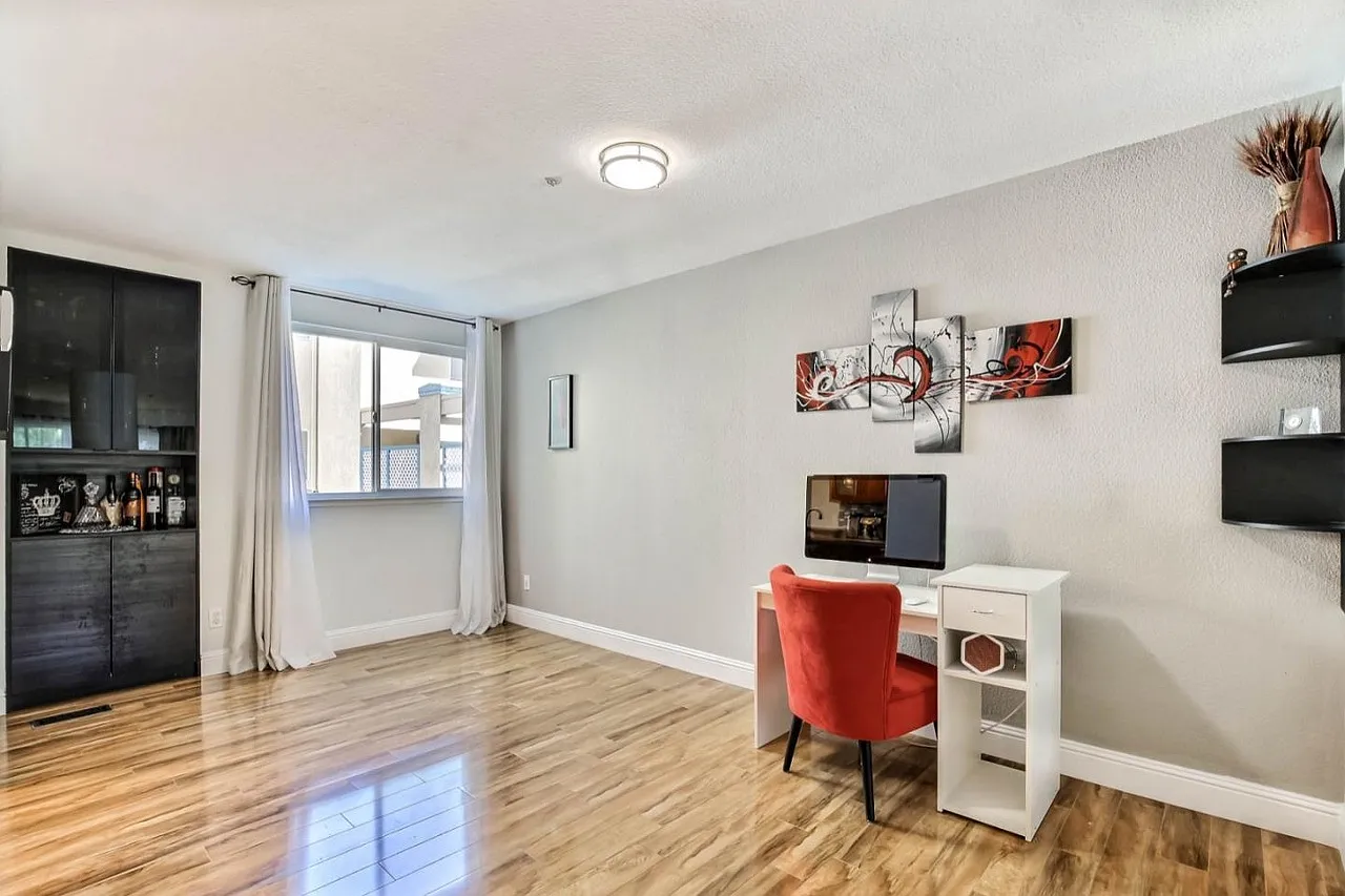 2 bed, 2.5 bath, 1564 sqft, $4,650 — Photo 3