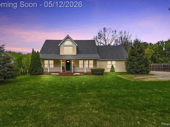 11550 Silver Lake Rd, Byron, MI 48418